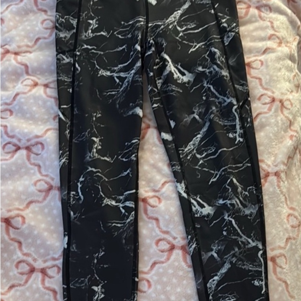 Black and White Marble Print Leggings